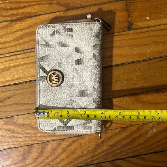 Michael Kors Cream Monogram Wallet with Gold Accents - Picture 4 of 11